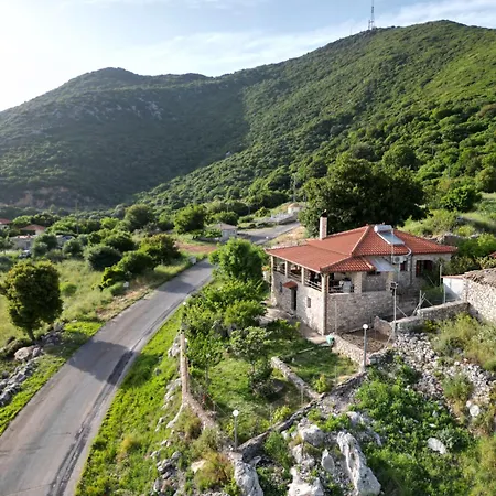 بيت ضيافة Mountain Escape Gamvria